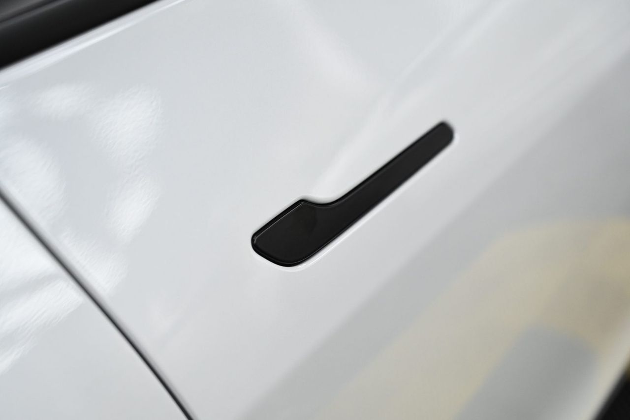 Tesla Model Y煥新版全車犀牛皮完工與細節實拍 第 2 張(共 5 張)——捷匠淡水旗艦店施工實錄