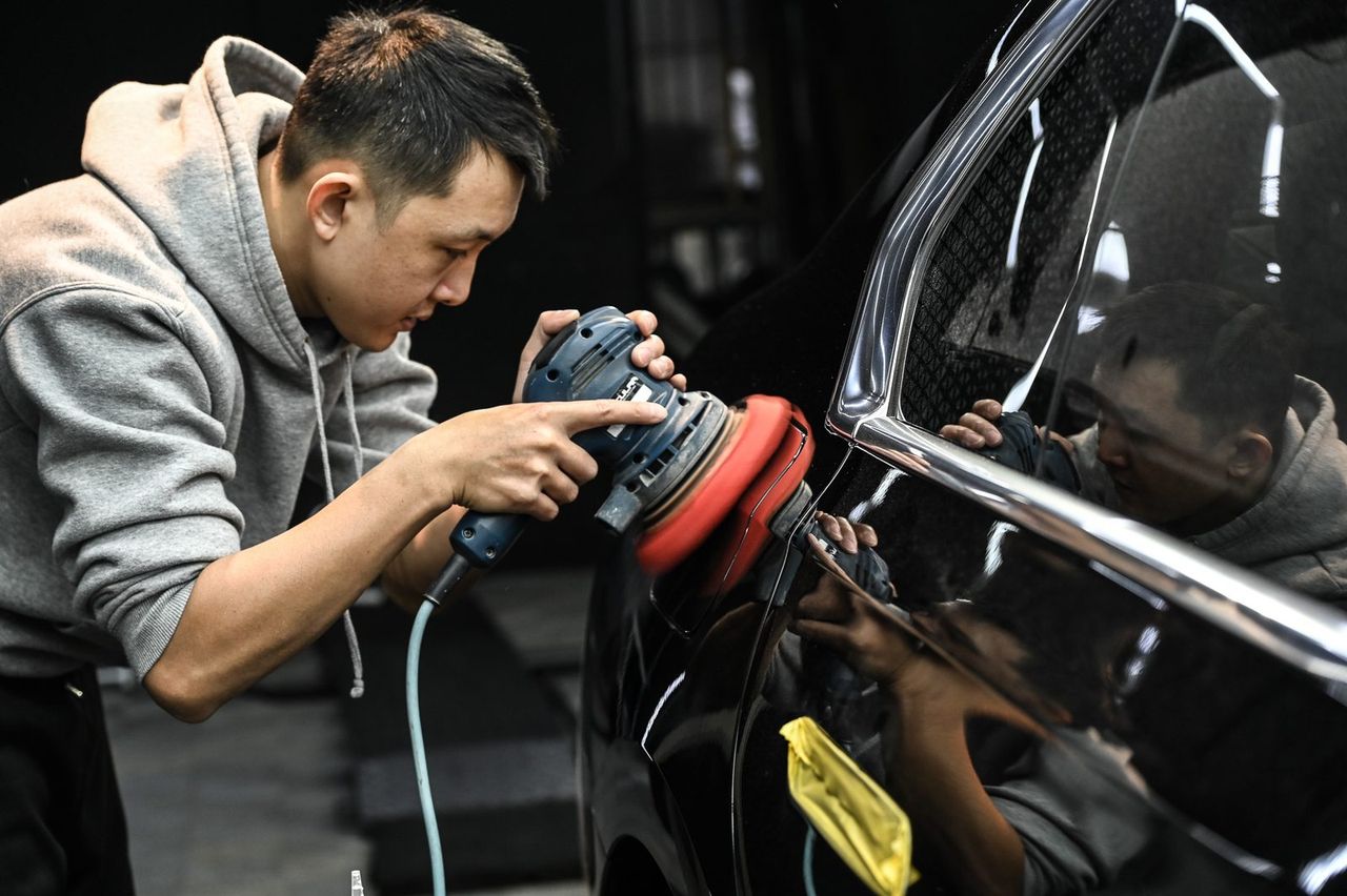 BMW 7系列漆面鍍膜完工與細節實拍 第 2 張(共 7 張)——捷匠北投店施工實錄