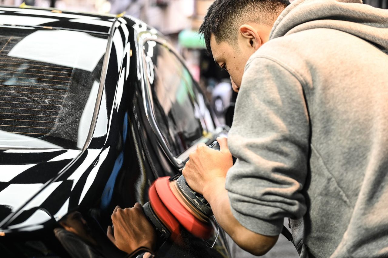 BMW 7系列漆面鍍膜完工與細節實拍 第 3 張(共 7 張)——捷匠北投店施工實錄