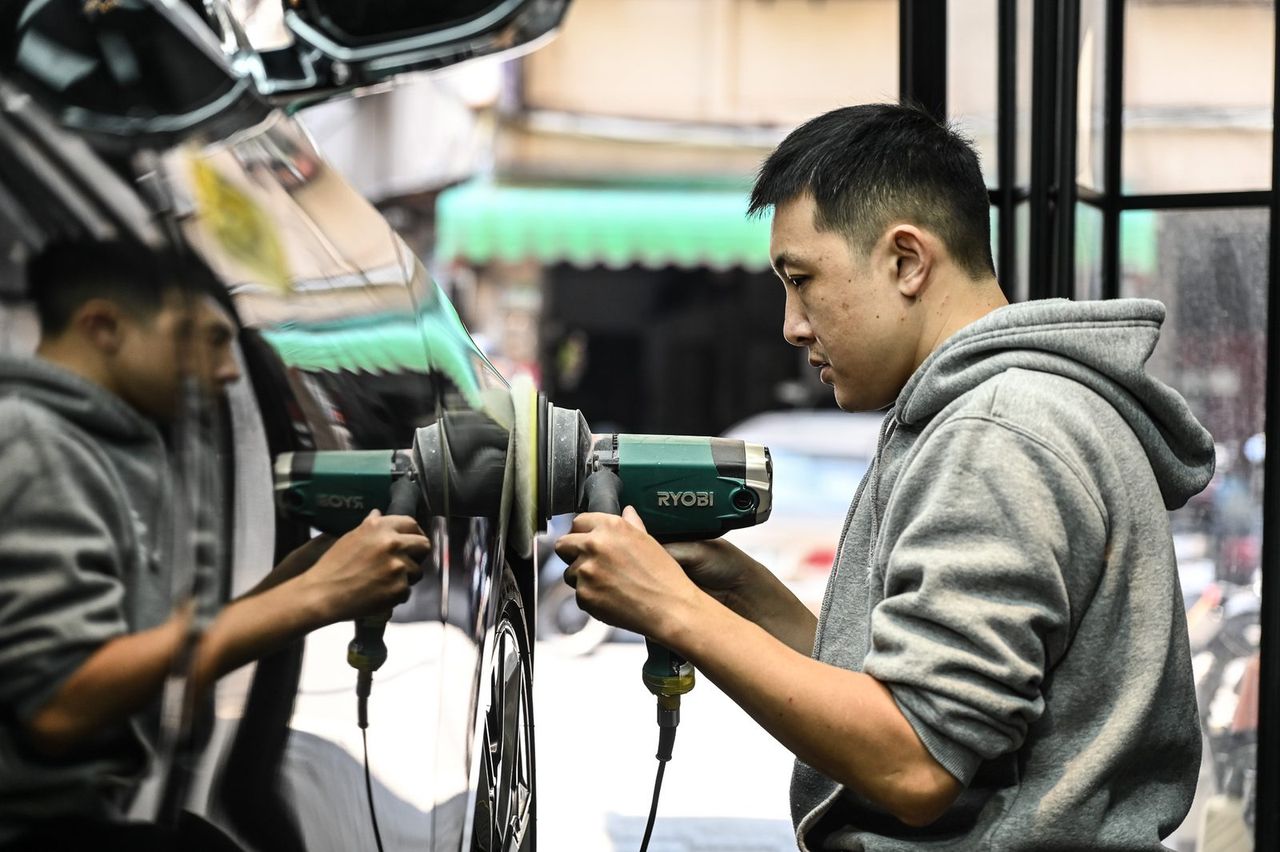 BMW 7系列漆面鍍膜完工與細節實拍 第 4 張(共 7 張)——捷匠北投店施工實錄