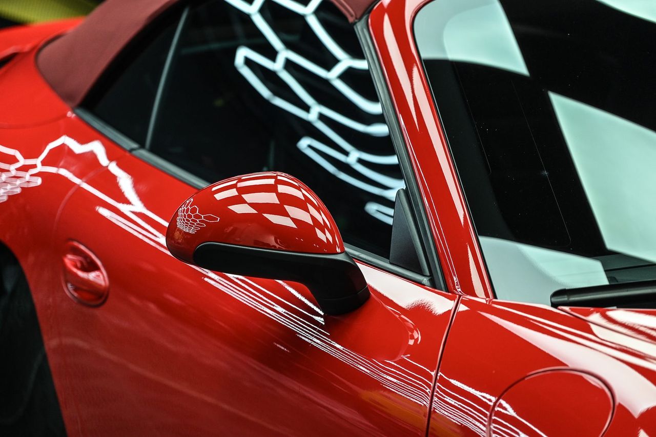 Porsche 911 洗車打蠟完工與細節實拍 第 2 張（共 7 張）——捷匠淡水旗艦店施工實錄