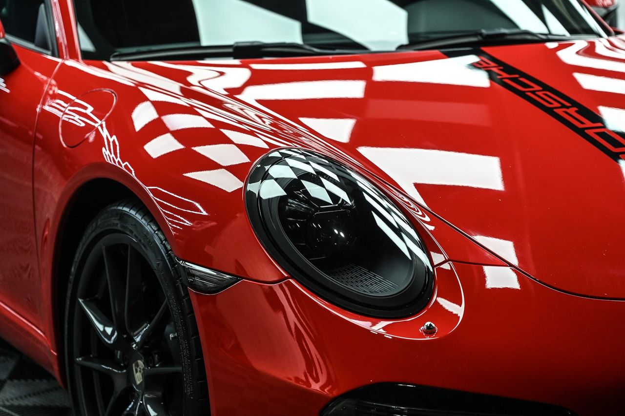Porsche 911 洗車打蠟完工與細節實拍 第 5 張（共 7 張）——捷匠淡水旗艦店施工實錄