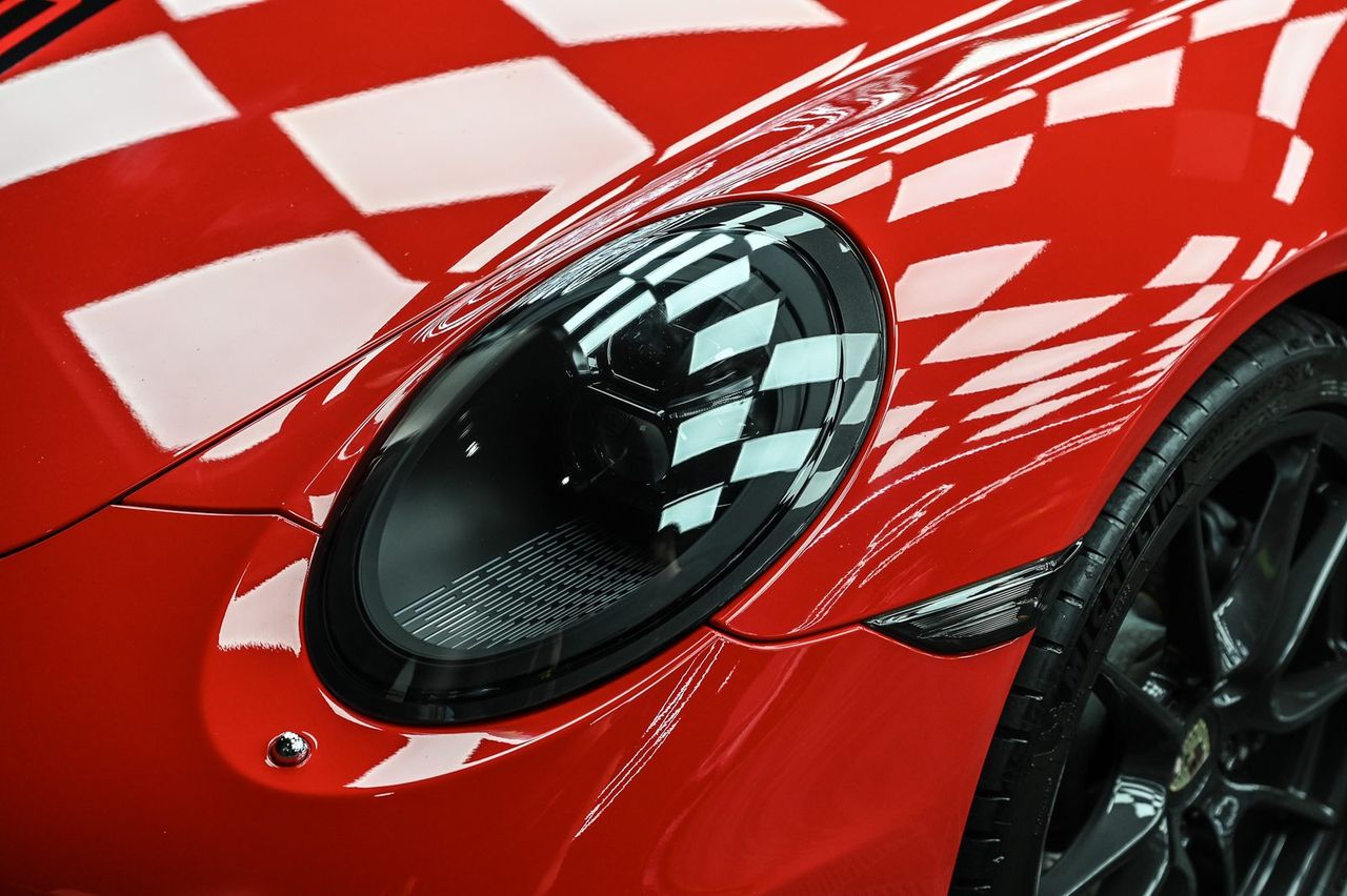 Porsche 911 洗車打蠟完工與細節實拍 第 6 張（共 7 張）——捷匠淡水旗艦店施工實錄