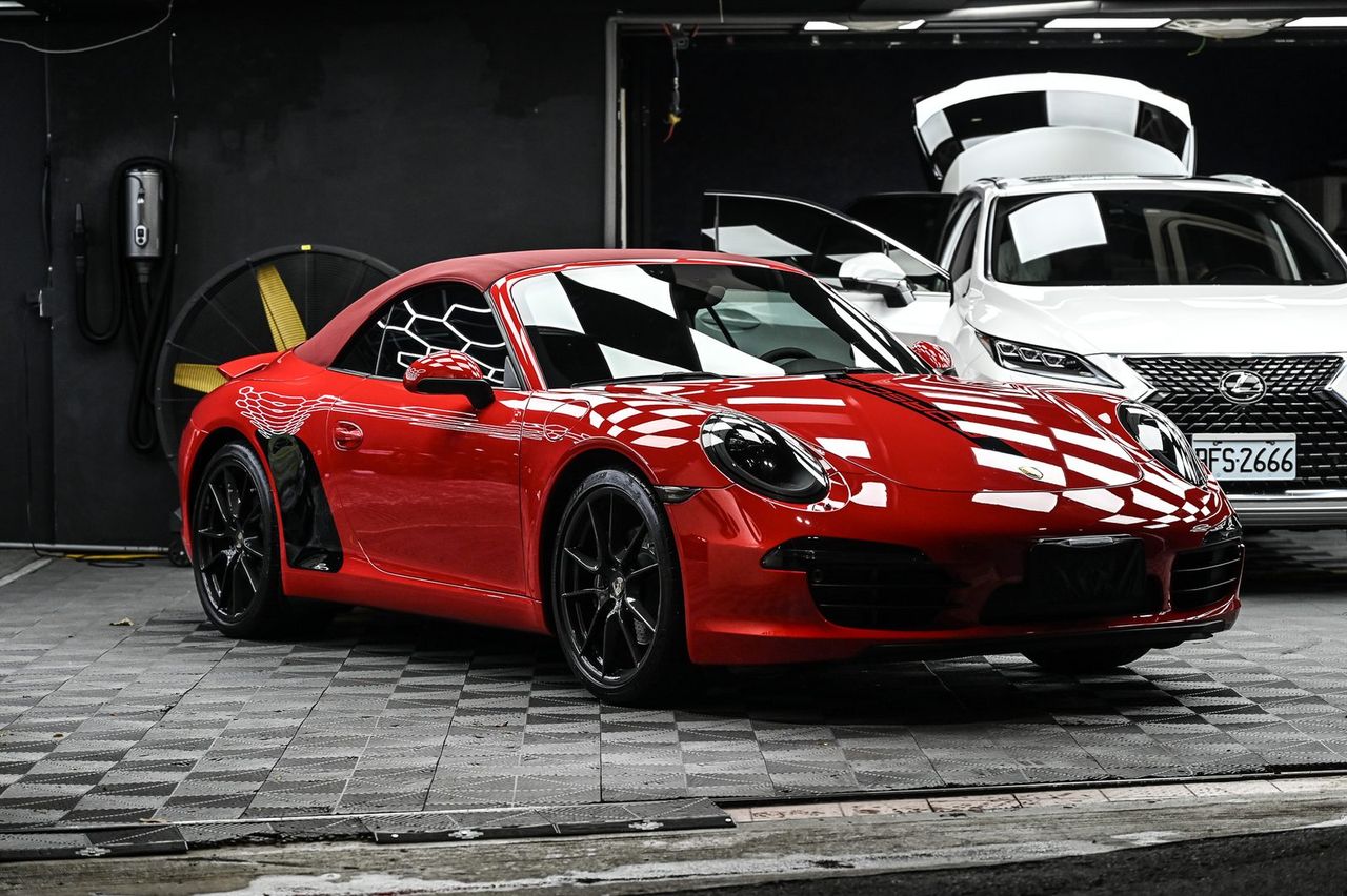 Porsche 911 洗車打蠟完工與細節實拍 第 7 張（共 7 張）——捷匠淡水旗艦店施工實錄