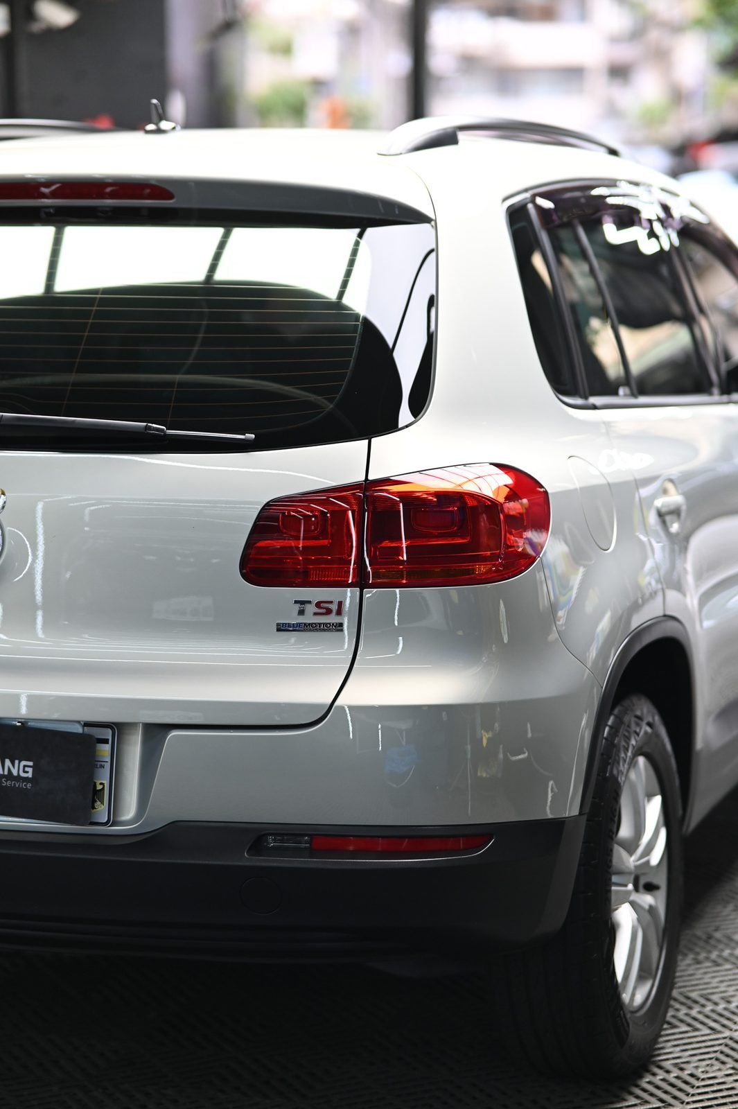 VW Tiguan 漆面鍍膜完工與細節實拍 第 3 張（共 7 張）——捷匠北投店施工實錄