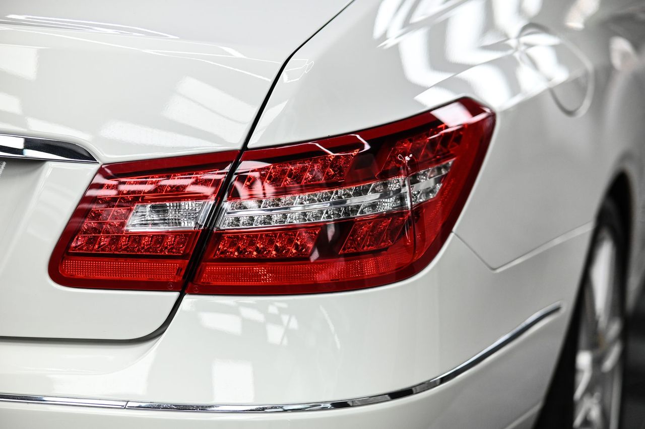 Mercedes-Benz E350 拋光與鍍膜完工與細節實拍 第 2 張（共 7 張）——捷匠淡水旗艦店施工實錄
