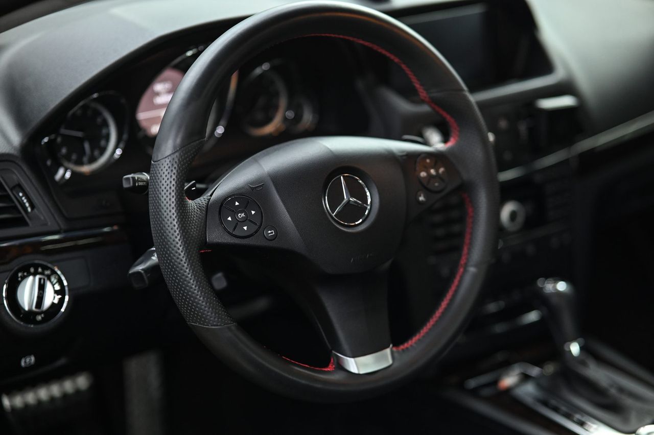 Mercedes-Benz E350 拋光與鍍膜完工與細節實拍 第 3 張（共 7 張）——捷匠淡水旗艦店施工實錄