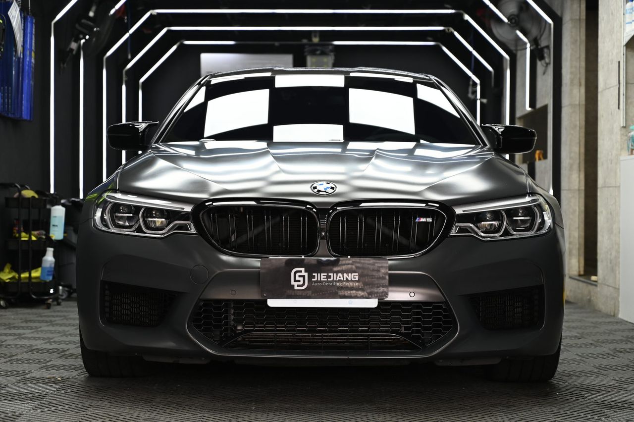 BMW M5 漆面鍍膜完工與細節實拍 第 2 張（共 7 張）——捷匠北投店施工實錄