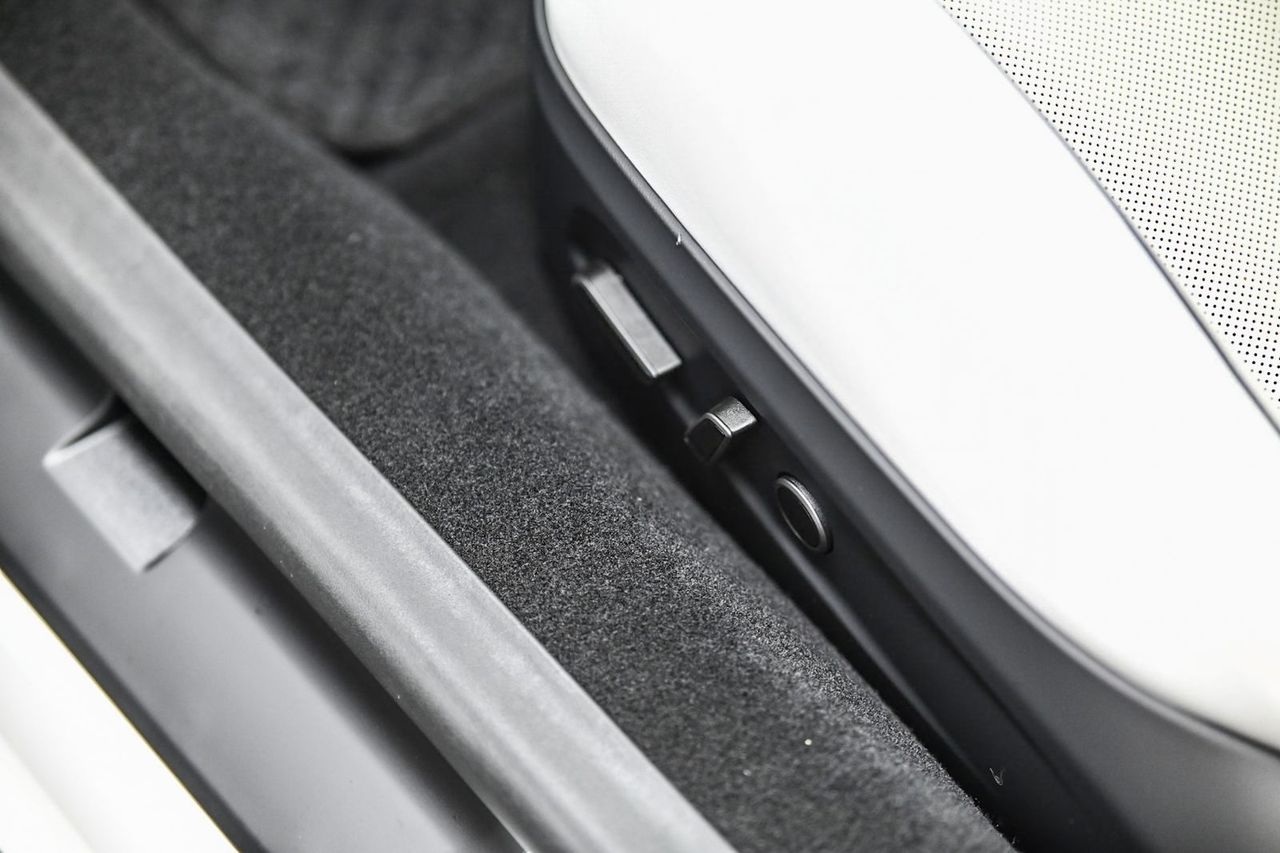 Tesla Model 3 漆面鍍膜完工與細節實拍 第 6 張（共 7 張）——捷匠北投店施工實錄