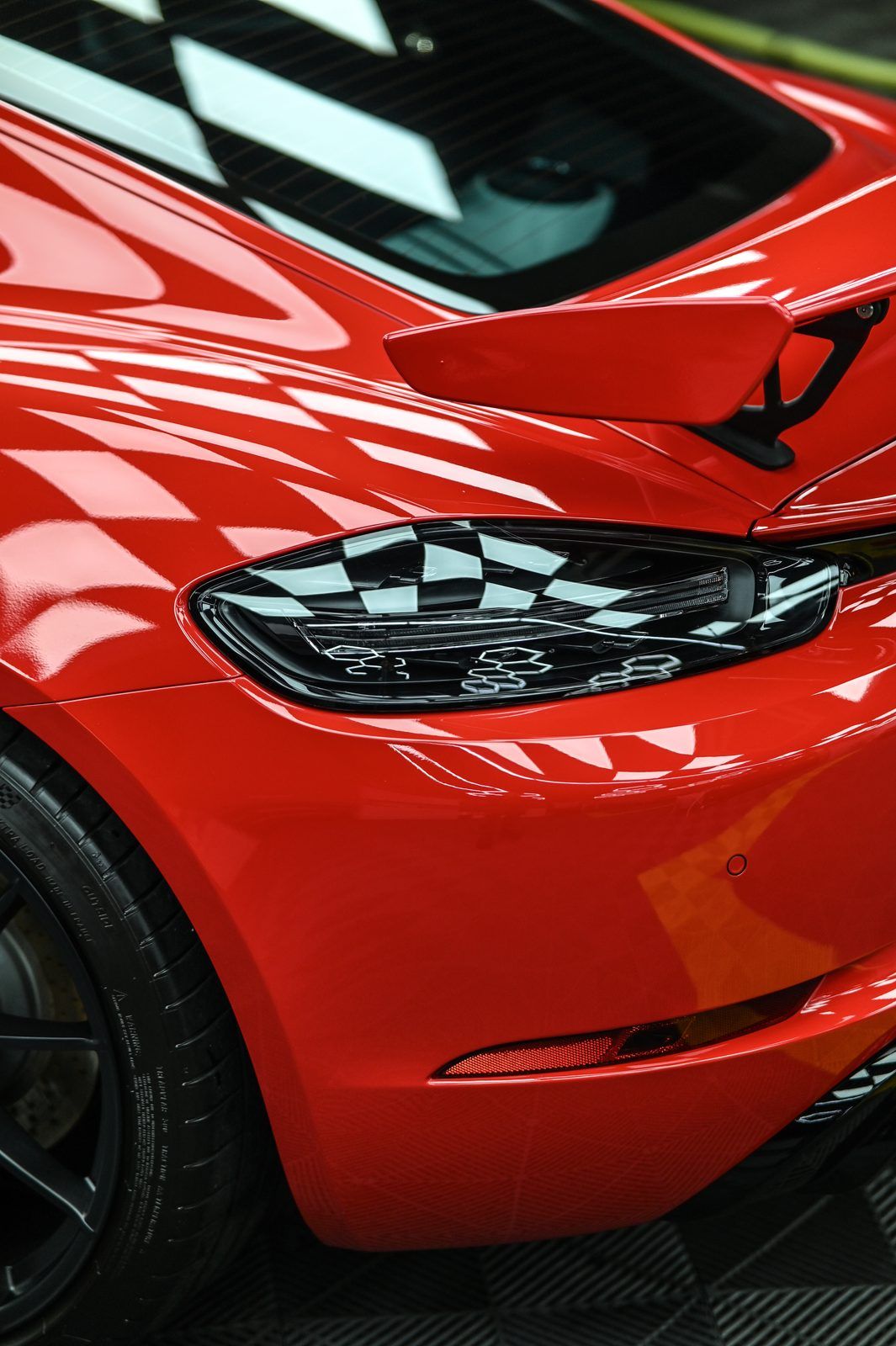 Porsche 718 Cayman GTS 拋光與鍍膜完工與細節實拍 第 4 張（共 7 張）——捷匠淡水旗艦店施工實錄