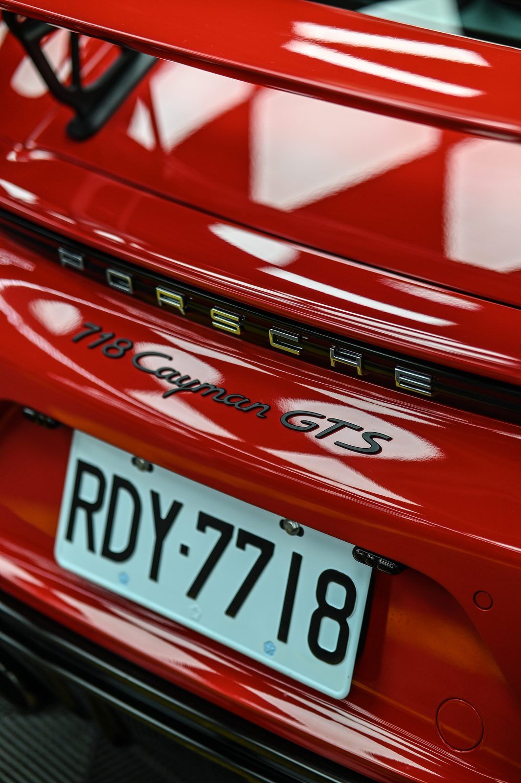 Porsche 718 Cayman GTS 拋光與鍍膜完工與細節實拍 第 5 張（共 7 張）——捷匠淡水旗艦店施工實錄