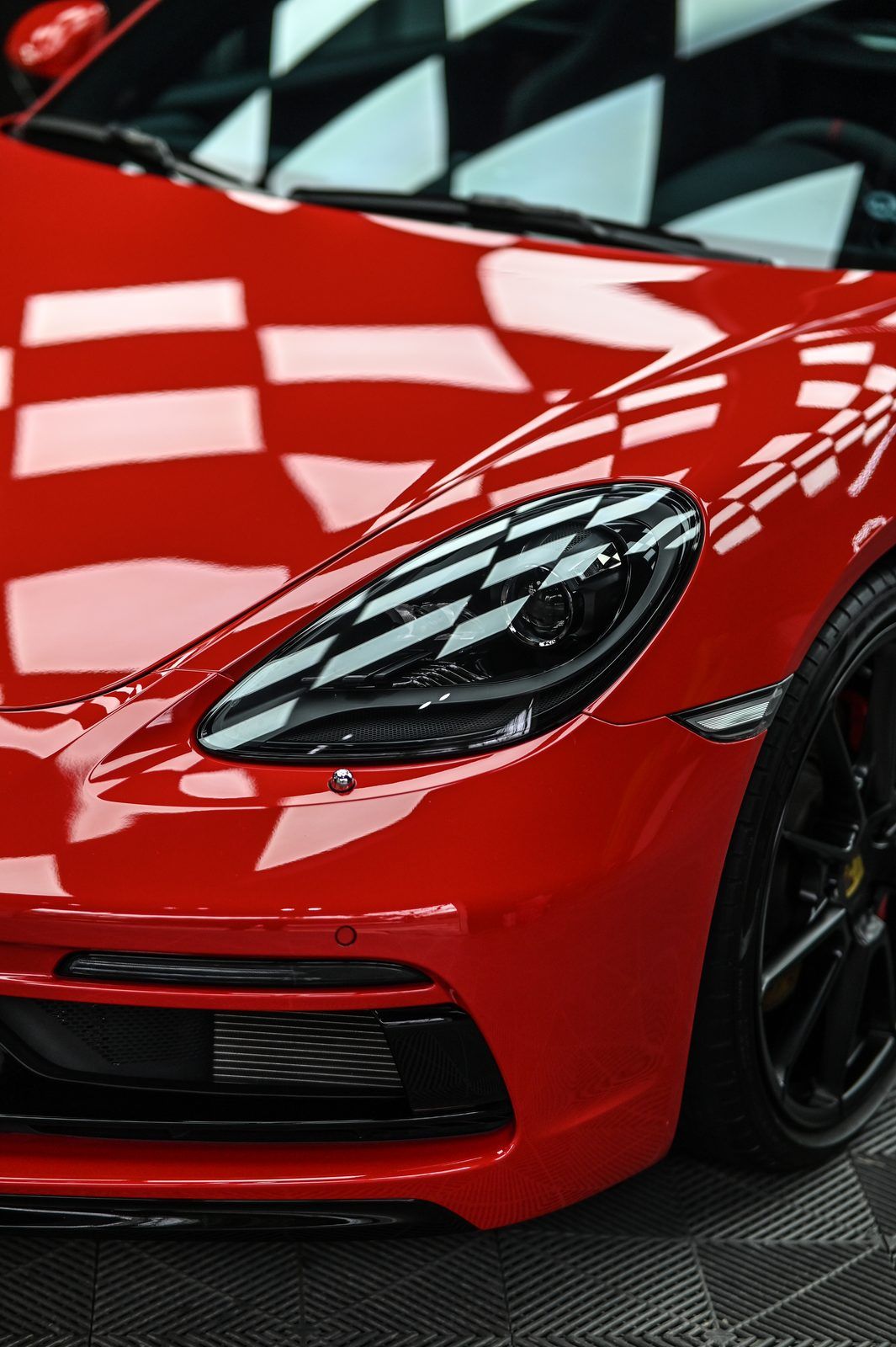 Porsche 718 Cayman GTS 拋光與鍍膜完工與細節實拍 第 6 張（共 7 張）——捷匠淡水旗艦店施工實錄