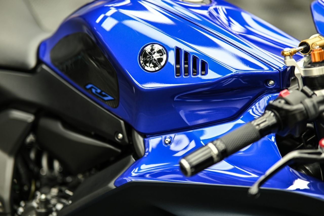 Yamaha R7 機車美容完工與細節實拍 第 2 張（共 7 張）——捷匠淡水旗艦店施工實錄