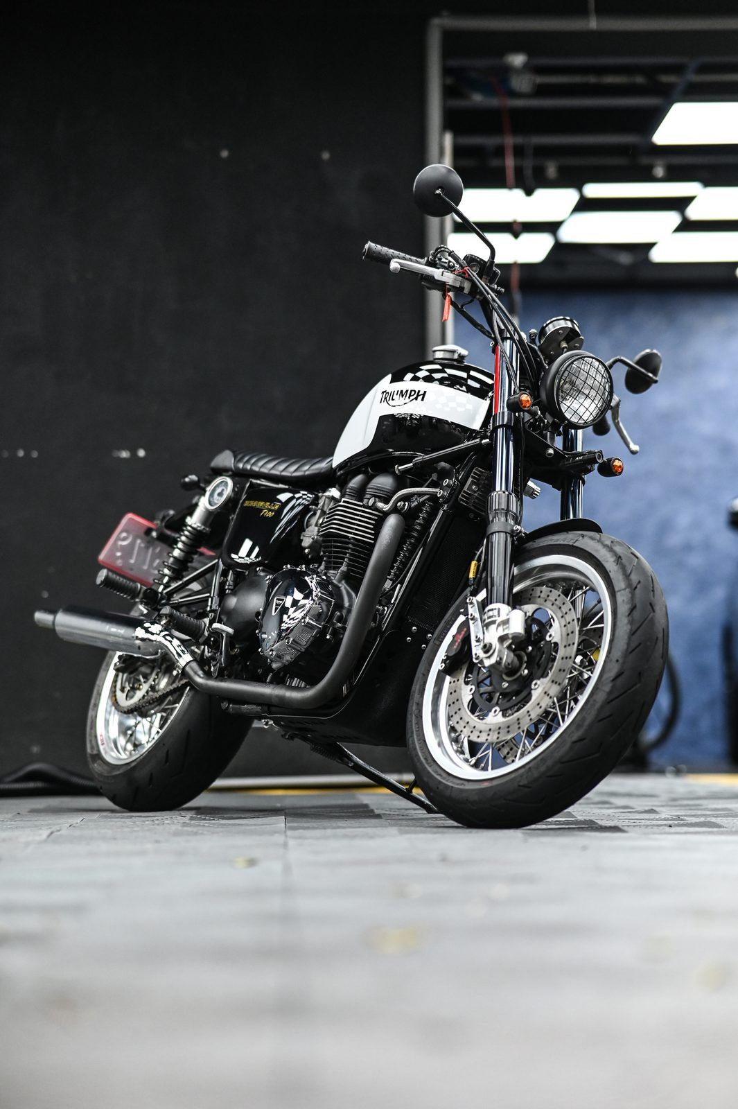 Triumph 機車美容完工與細節實拍 第 2 張（共 7 張）——捷匠淡水旗艦店施工實錄
