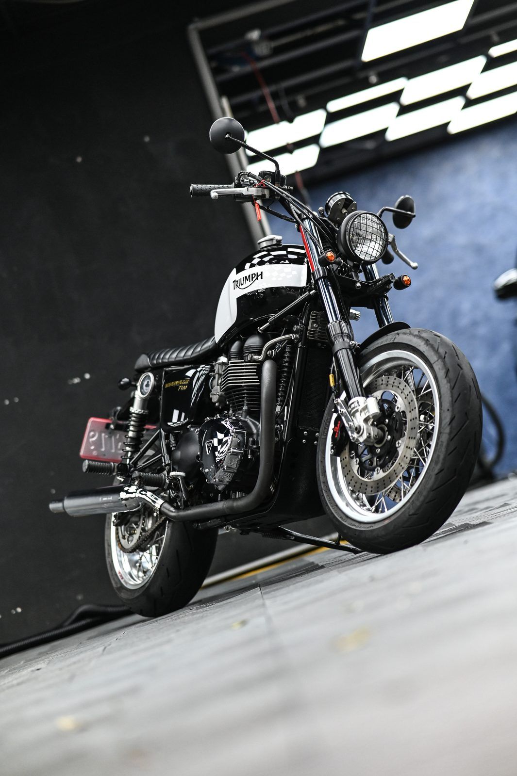 Triumph 機車美容完工與細節實拍 第 3 張（共 7 張）——捷匠淡水旗艦店施工實錄
