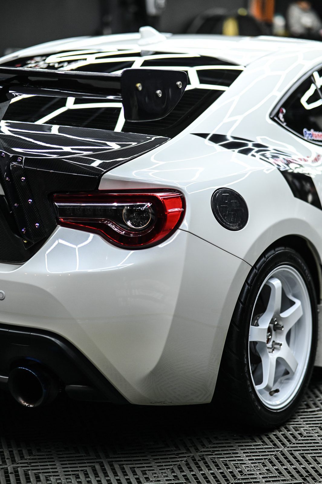 Toyota 86 洗車打蠟完工與細節實拍 第 3 張（共 7 張）——捷匠淡水旗艦店施工實錄