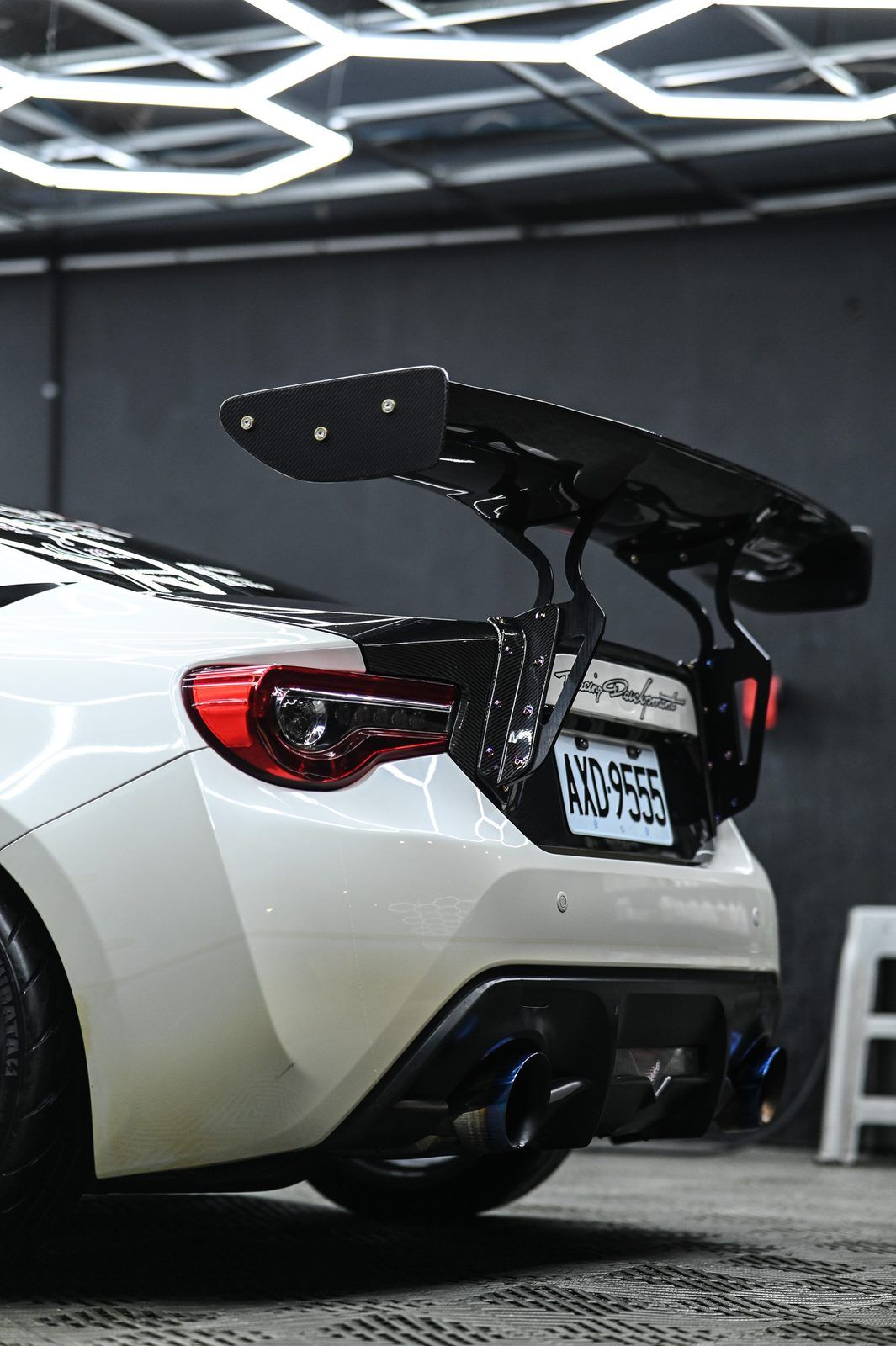 Toyota 86 洗車打蠟完工與細節實拍 第 7 張（共 7 張）——捷匠淡水旗艦店施工實錄
