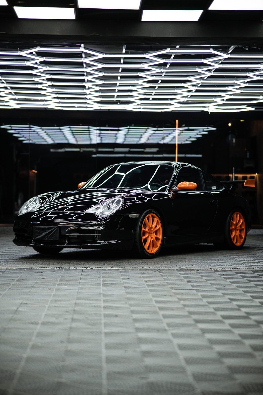 Porsche 911 GT3 洗車打蠟完工與細節實拍 第 4 張（共 7 張）——捷匠淡水旗艦店施工實錄