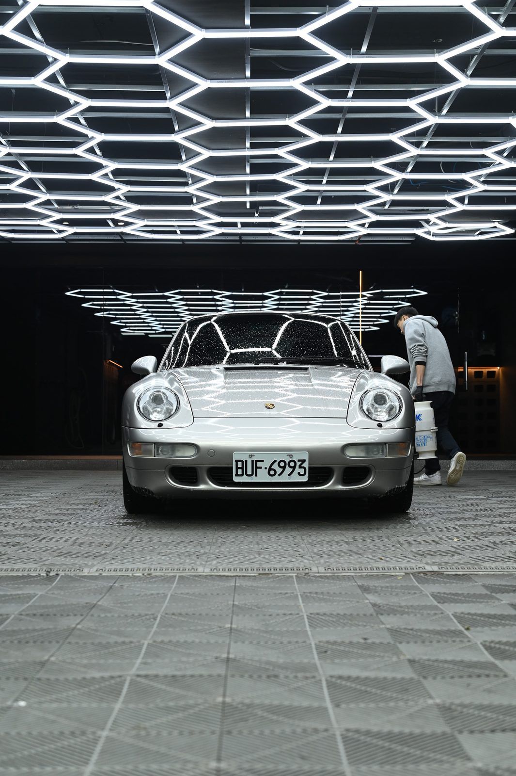 Porsche 911 Carrera S 洗車打蠟完工與細節實拍 第 1 張（共 7 張）——捷匠淡水旗艦店施工實錄