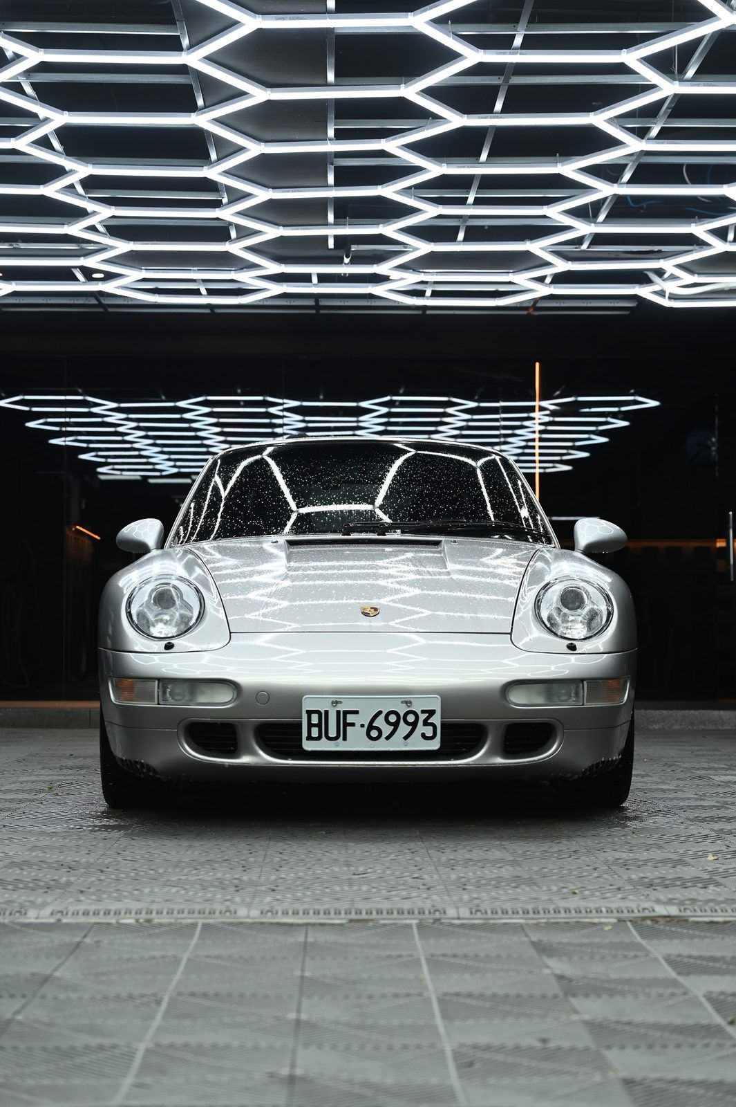 Porsche 911 Carrera S 洗車打蠟完工與細節實拍 第 2 張（共 7 張）——捷匠淡水旗艦店施工實錄