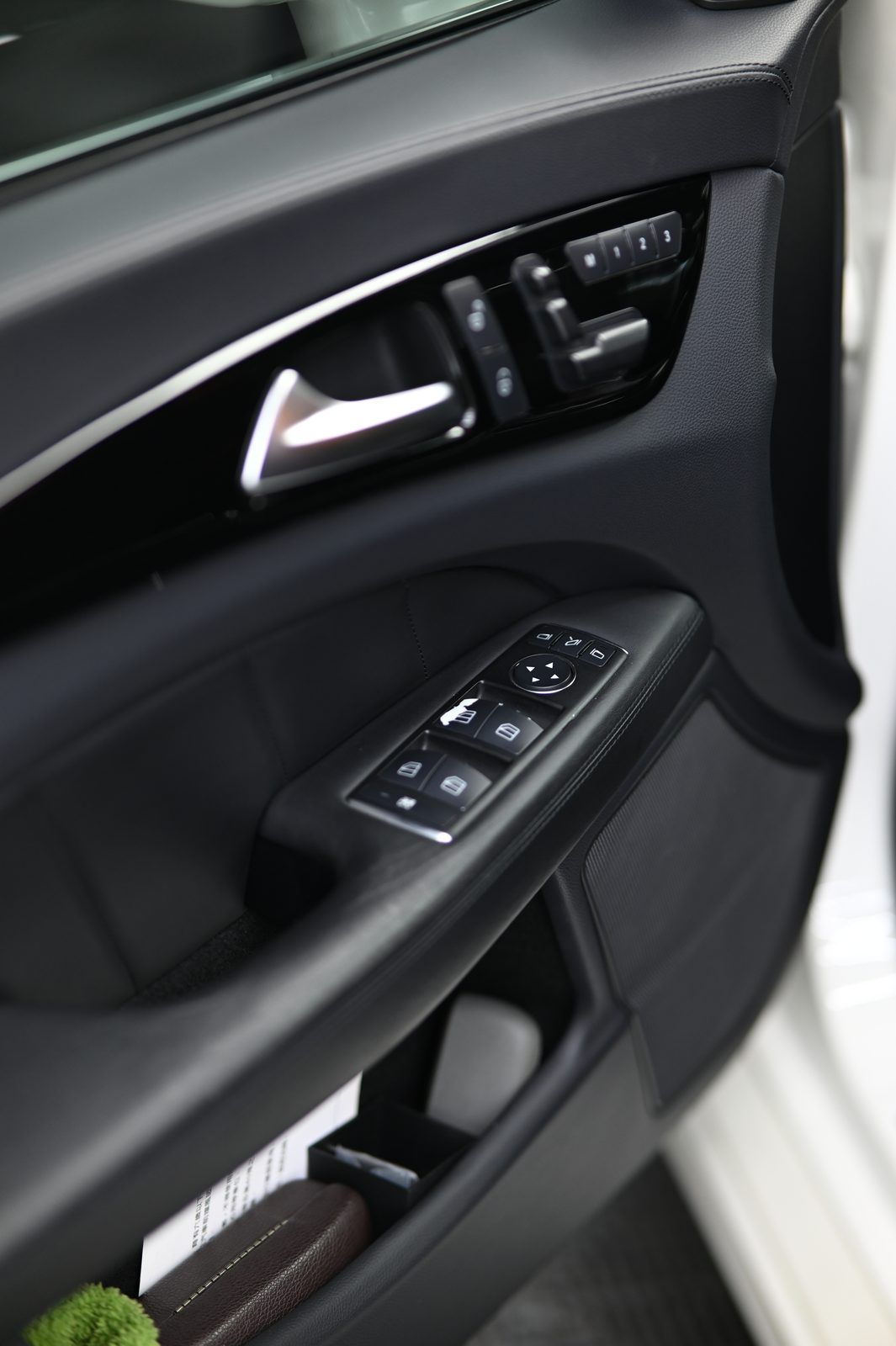 Mercedes-Benz CLS63 AMG 漆面鍍膜完工與細節實拍 第 4 張（共 7 張）——捷匠施工實錄