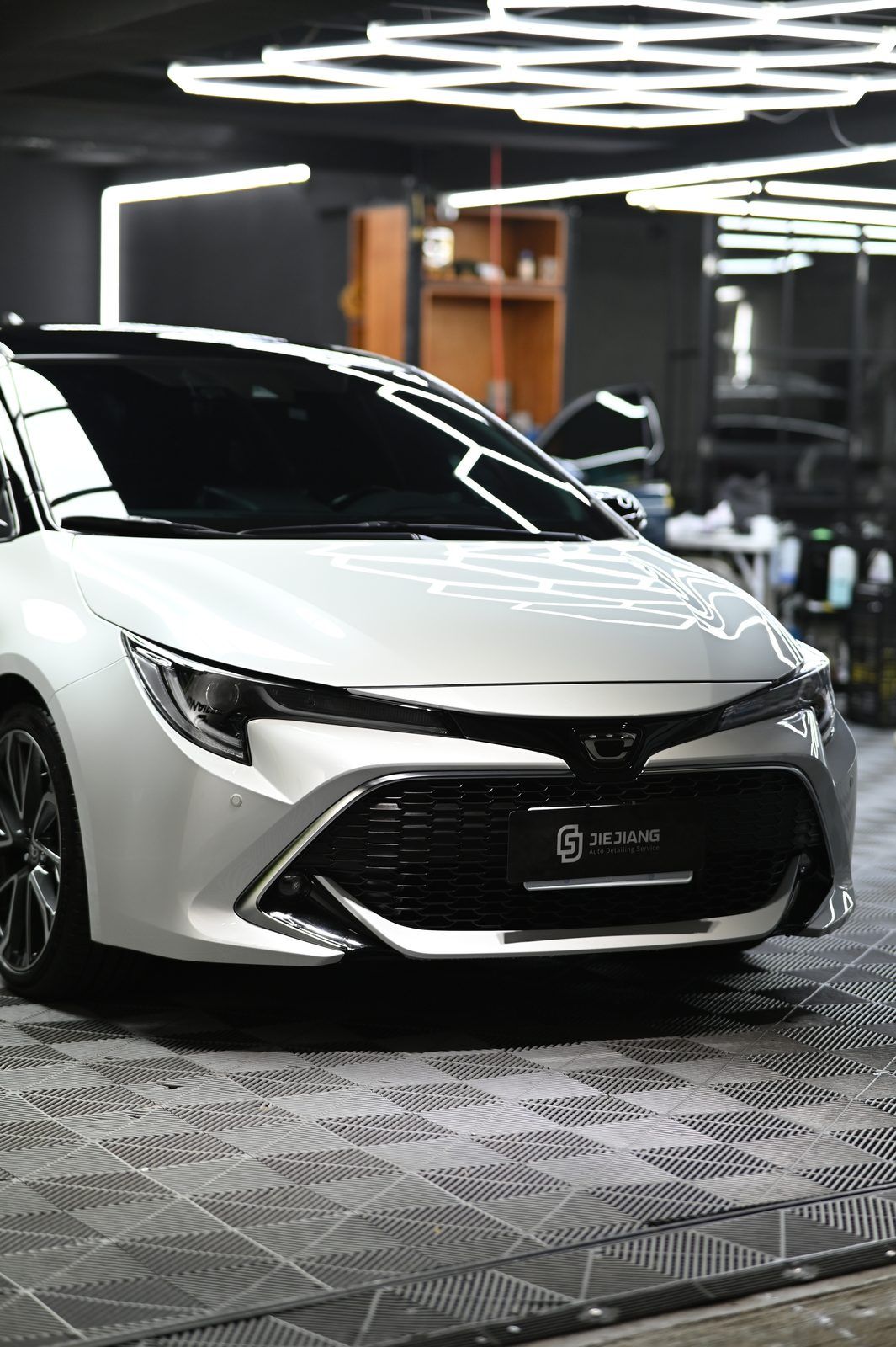 Toyota Corolla Sport 漆面鍍膜完工與細節實拍 第 1 張（共 7 張）——捷匠施工實錄
