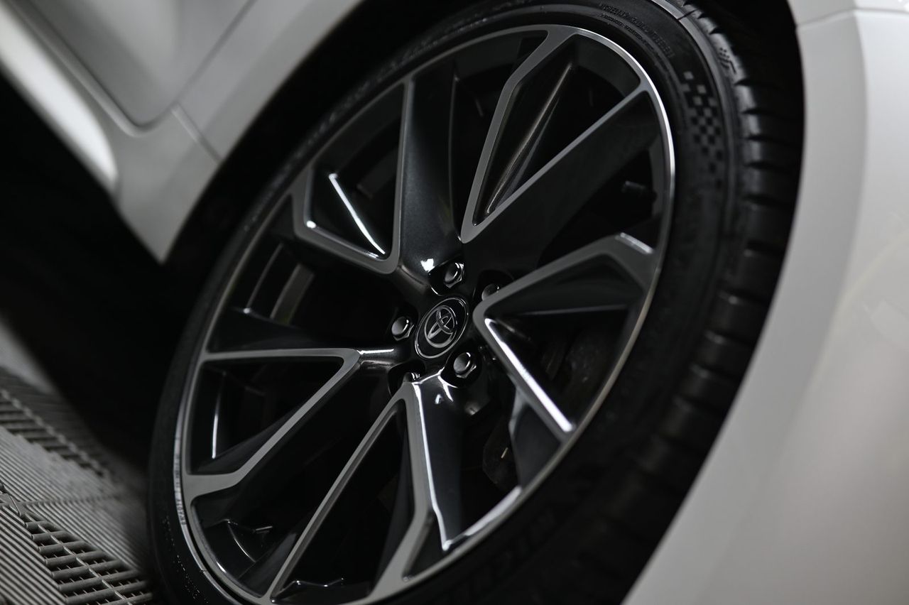 Toyota Corolla Sport 漆面鍍膜完工與細節實拍 第 2 張（共 7 張）——捷匠施工實錄