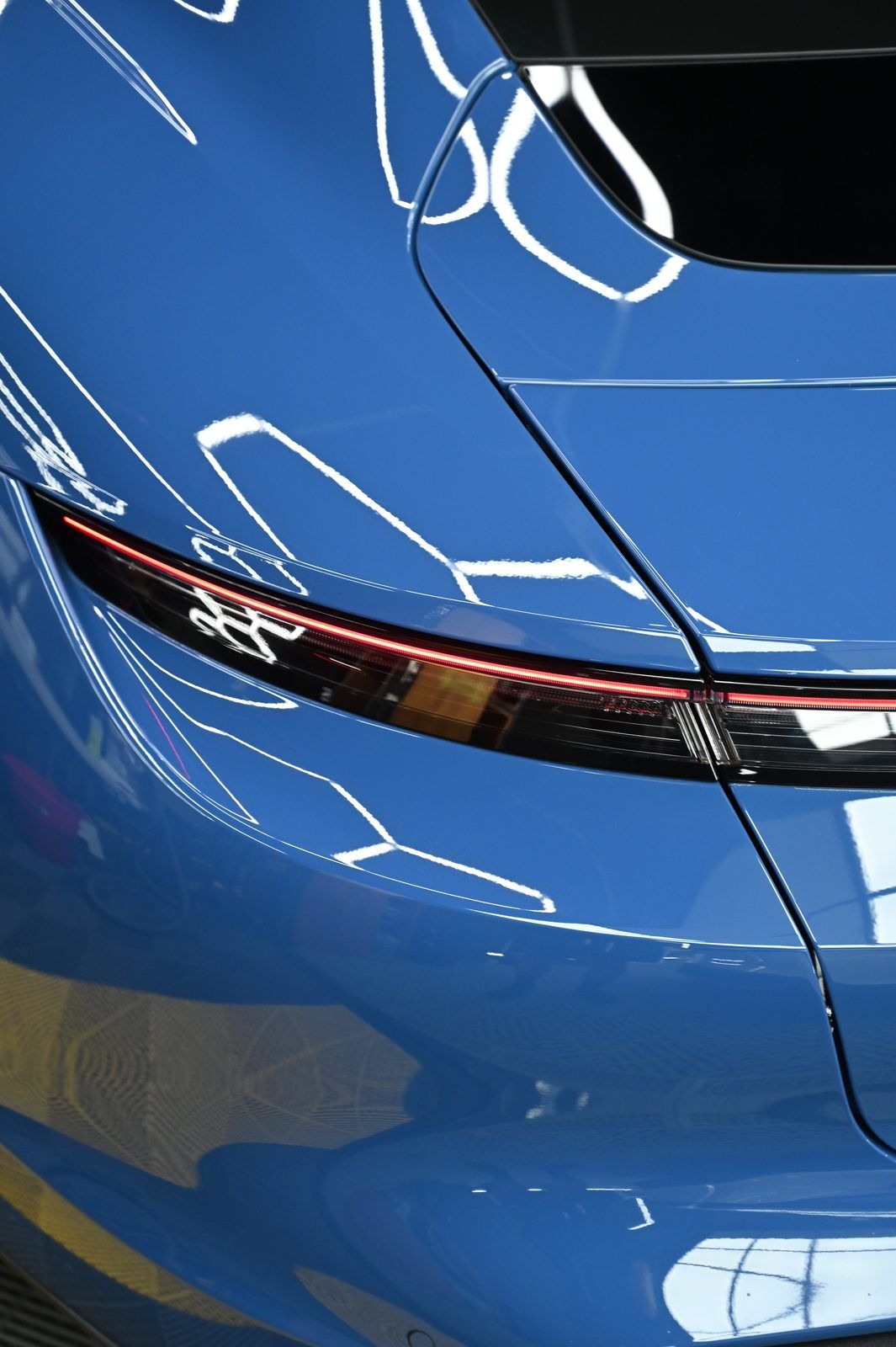 Porsche Taycan 漆面鍍膜完工與細節實拍 第 5 張（共 7 張）——捷匠施工實錄