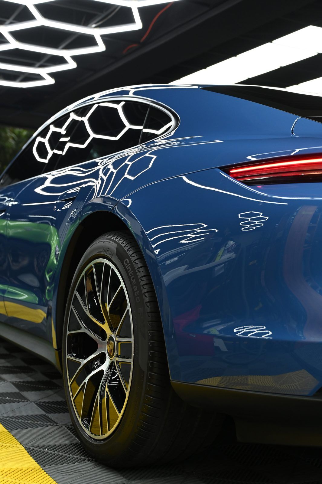 Porsche Taycan 漆面鍍膜完工與細節實拍 第 6 張（共 7 張）——捷匠施工實錄