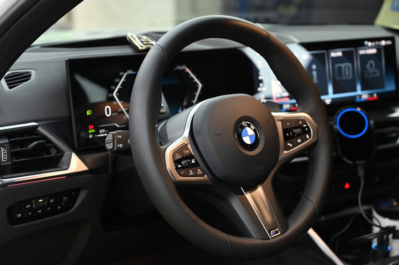 BMW 320i 漆面鍍膜完工與細節實拍 第 2 張（共 7 張）——捷匠施工實錄