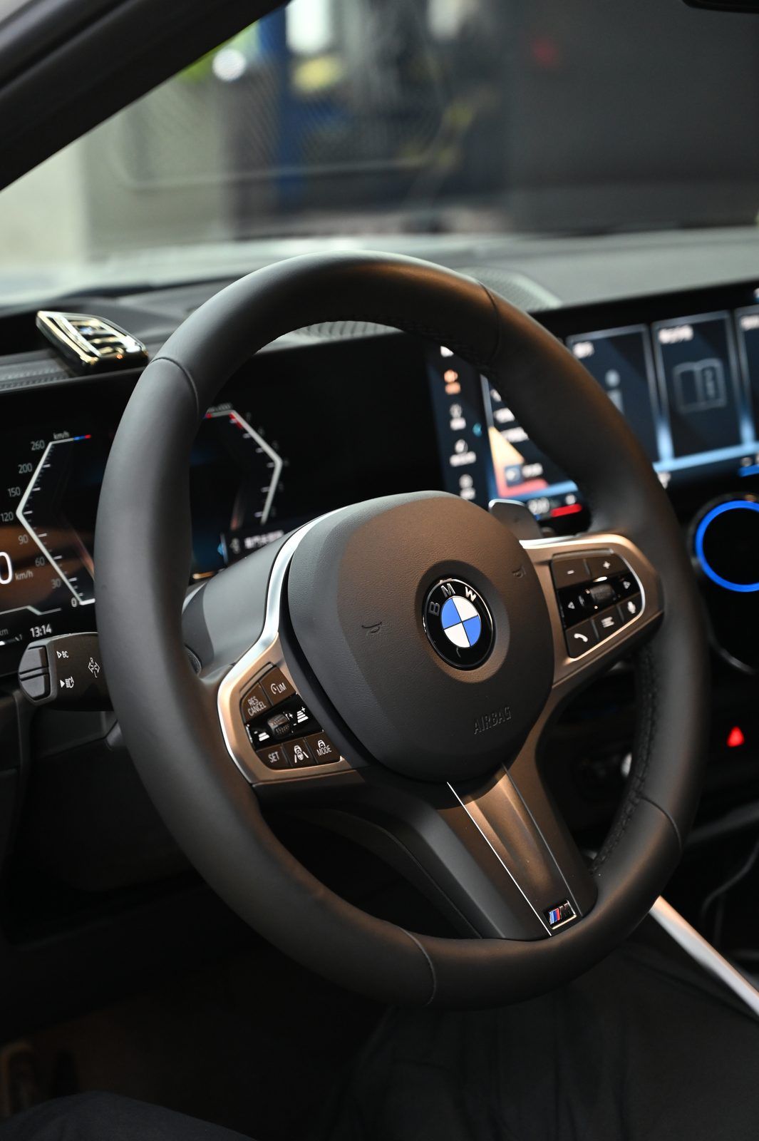 BMW 320i 漆面鍍膜完工與細節實拍 第 3 張（共 7 張）——捷匠施工實錄