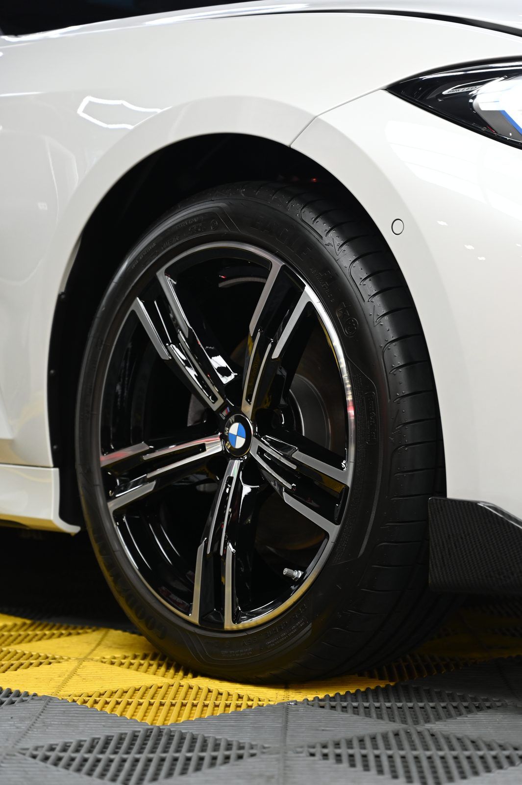BMW 320i 漆面鍍膜完工與細節實拍 第 6 張（共 7 張）——捷匠施工實錄