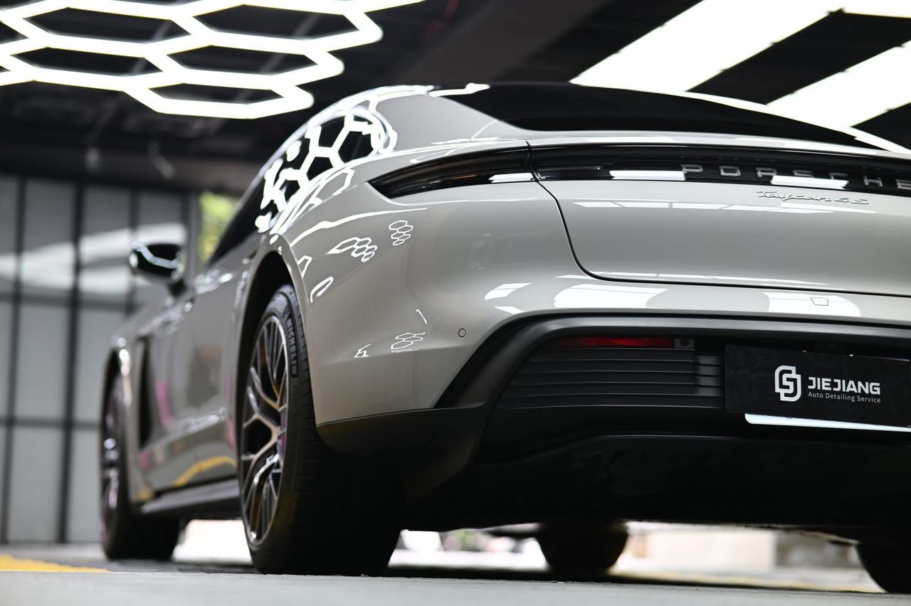 Porsche Taycan 漆面鍍膜完工與細節實拍 第 2 張（共 7 張）——捷匠施工實錄