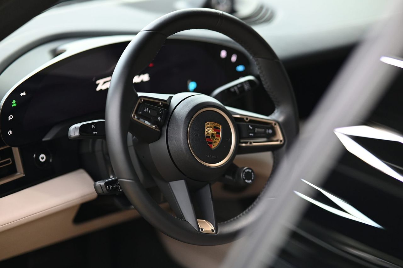 Porsche Taycan 漆面鍍膜完工與細節實拍 第 5 張（共 7 張）——捷匠施工實錄