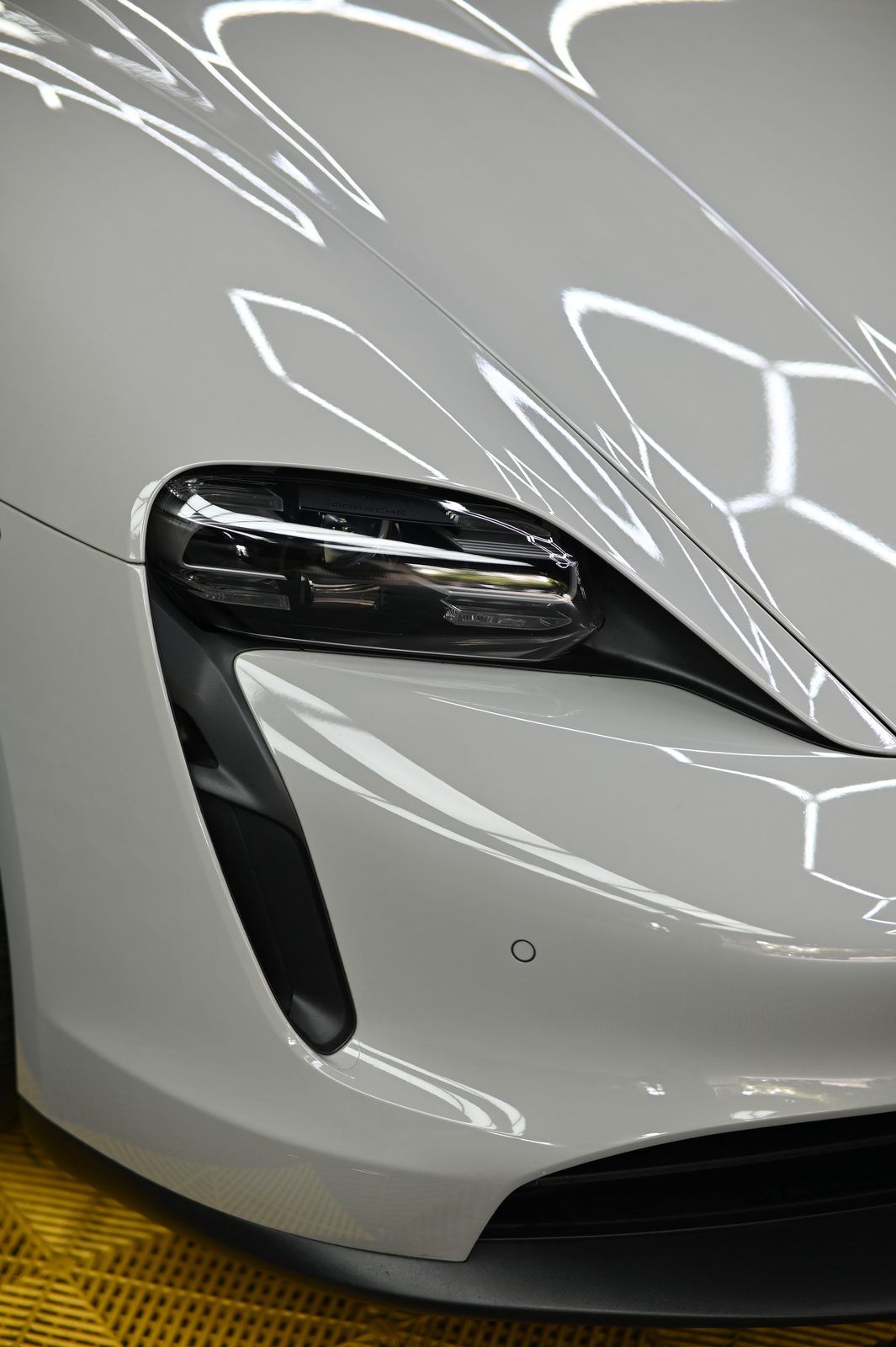Porsche Taycan 漆面鍍膜完工與細節實拍 第 7 張（共 7 張）——捷匠施工實錄