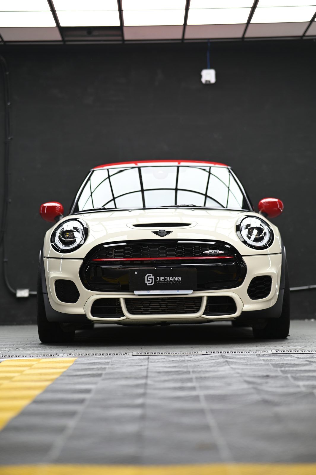MINI John Cooper Works 漆面鍍膜完工與細節實拍 第 2 張（共 7 張）——捷匠施工實錄