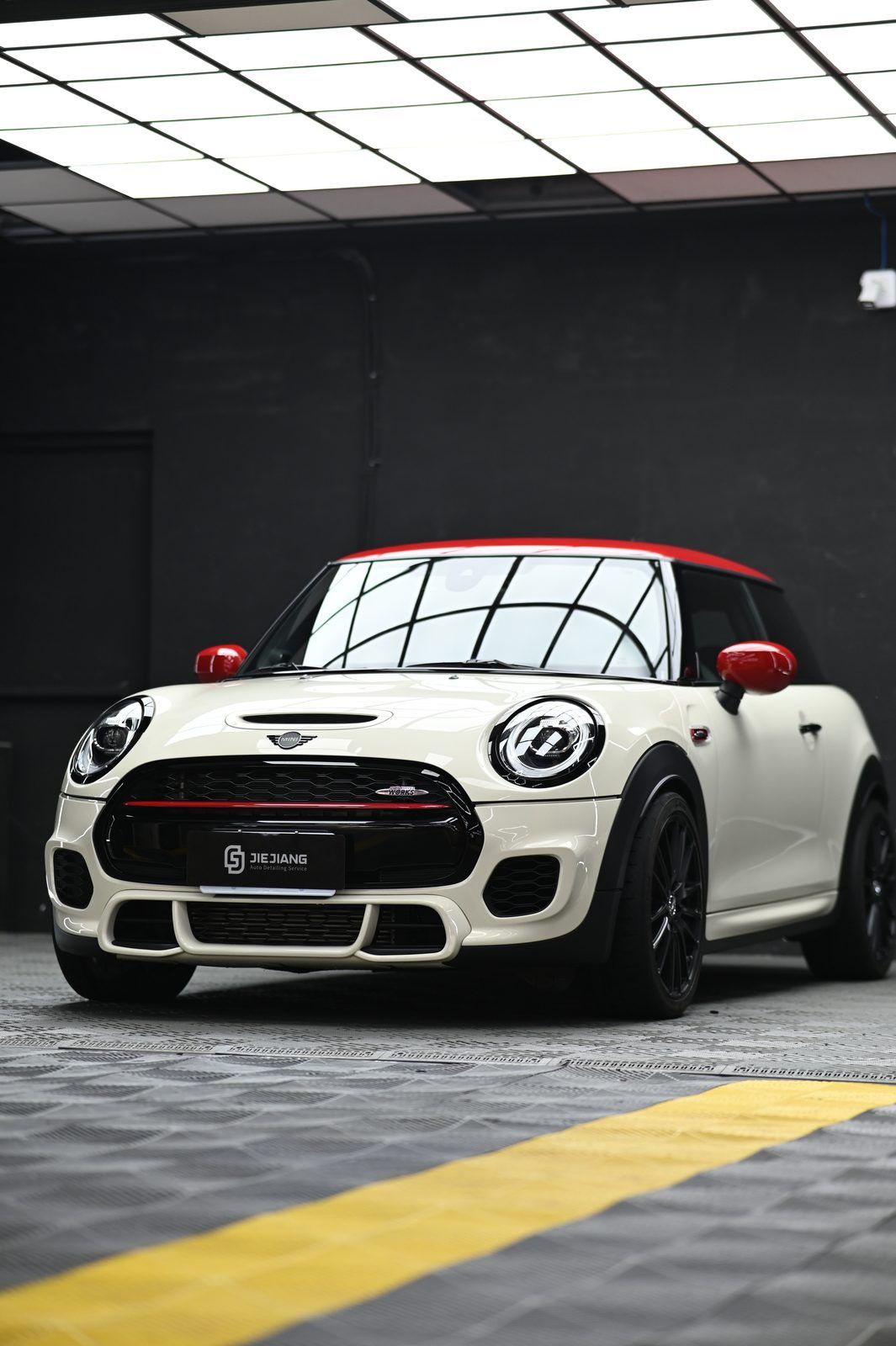 MINI John Cooper Works 漆面鍍膜完工與細節實拍 第 3 張（共 7 張）——捷匠施工實錄