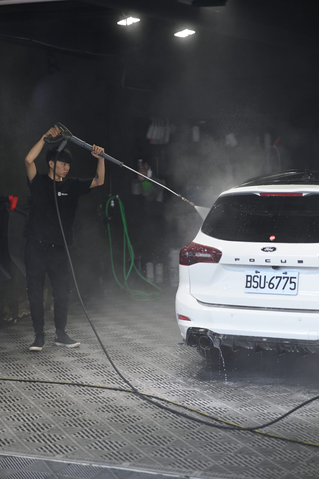 Ford Focus 洗車打蠟完工與細節實拍 第 3 張（共 6 張）——捷匠施工實錄