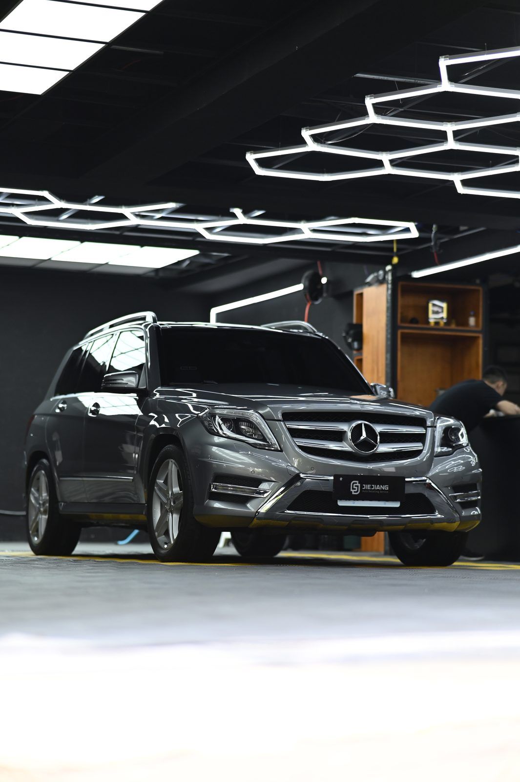 Mercedes-Benz GLK 漆面鍍膜完工與細節實拍 第 2 張（共 7 張）——捷匠施工實錄
