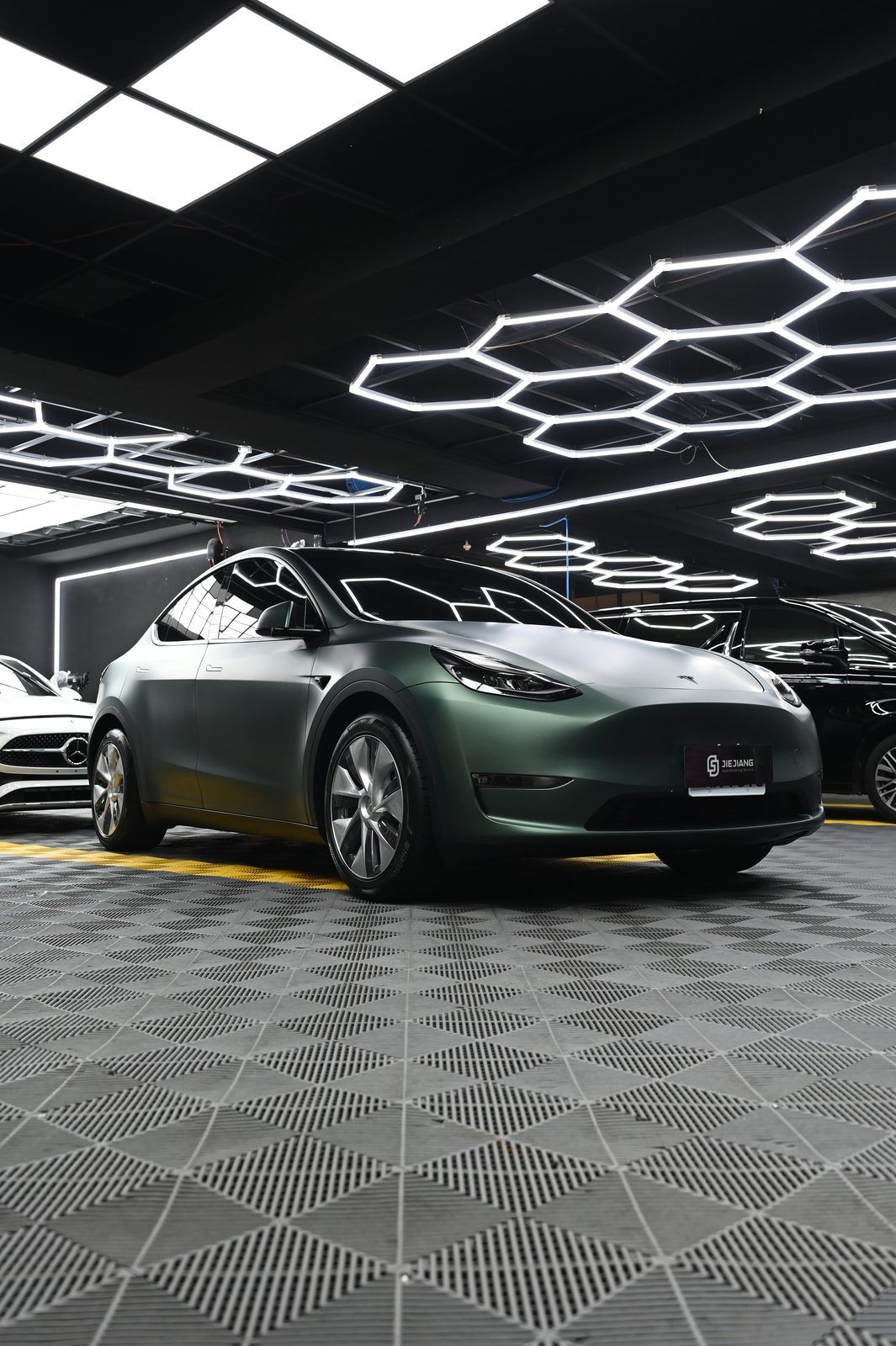 Tesla Model Y 全車改色膜完工與細節實拍 第 1 張（共 7 張）——捷匠淡水旗艦店施工實錄