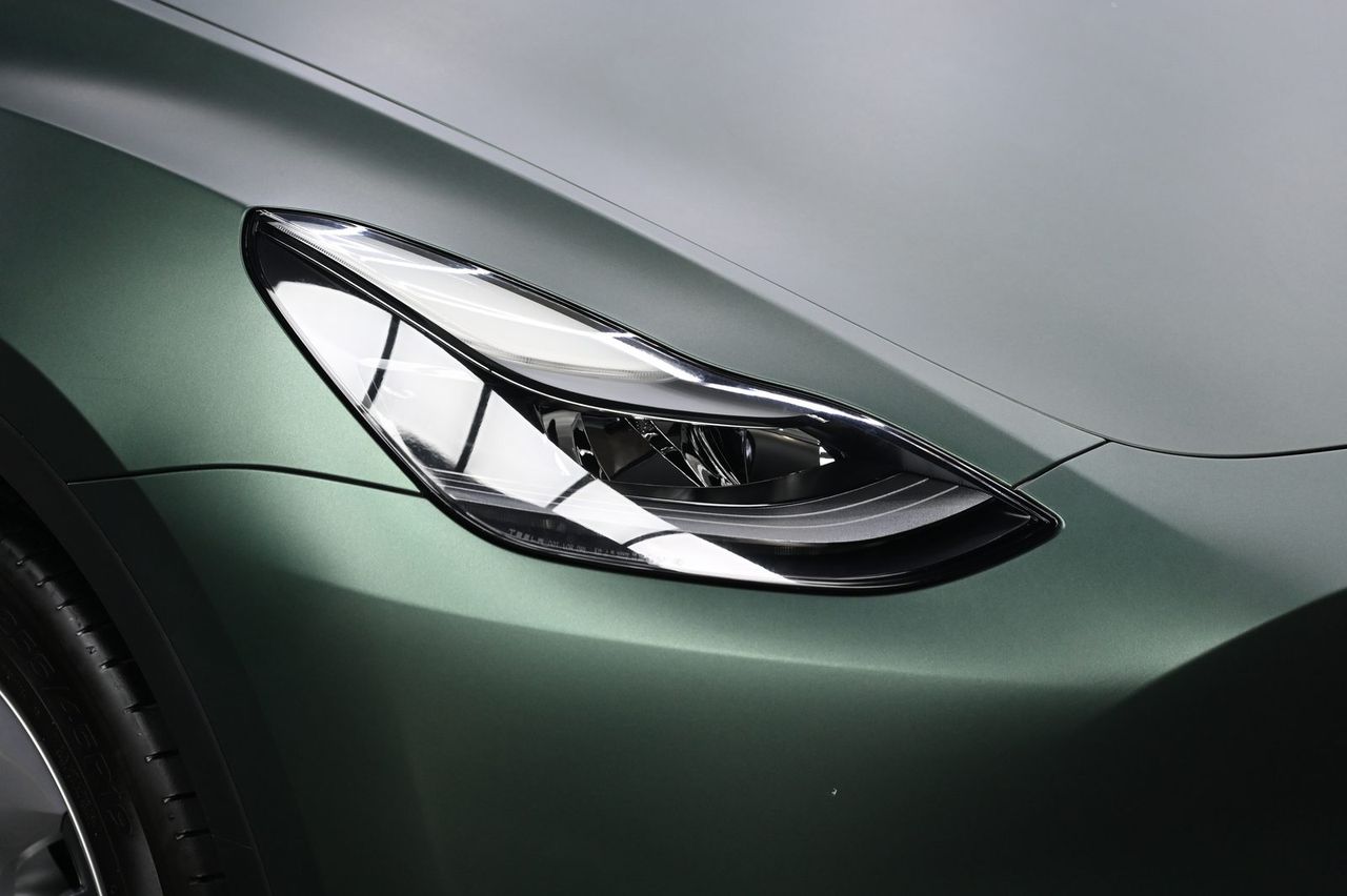 Tesla Model Y 全車改色膜完工與細節實拍 第 5 張（共 7 張）——捷匠淡水旗艦店施工實錄