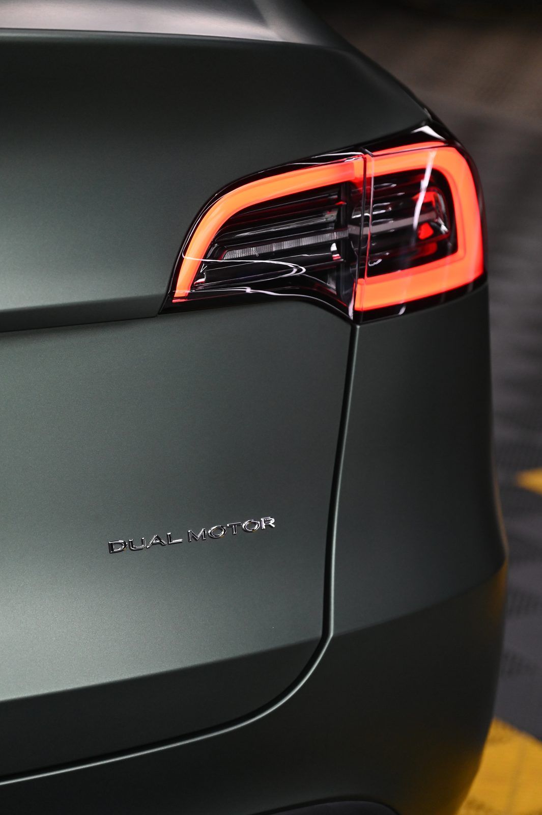 Tesla Model Y 全車改色膜完工與細節實拍 第 7 張（共 7 張）——捷匠淡水旗艦店施工實錄