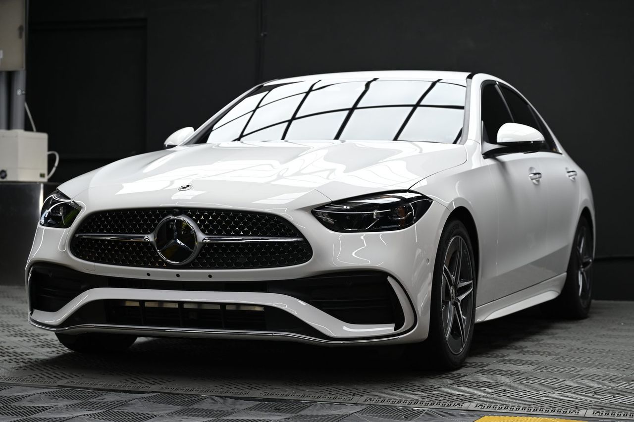 Mercedes-Benz C200 漆面鍍膜完工與細節實拍 第 1 張（共 7 張）——捷匠淡水旗艦店施工實錄