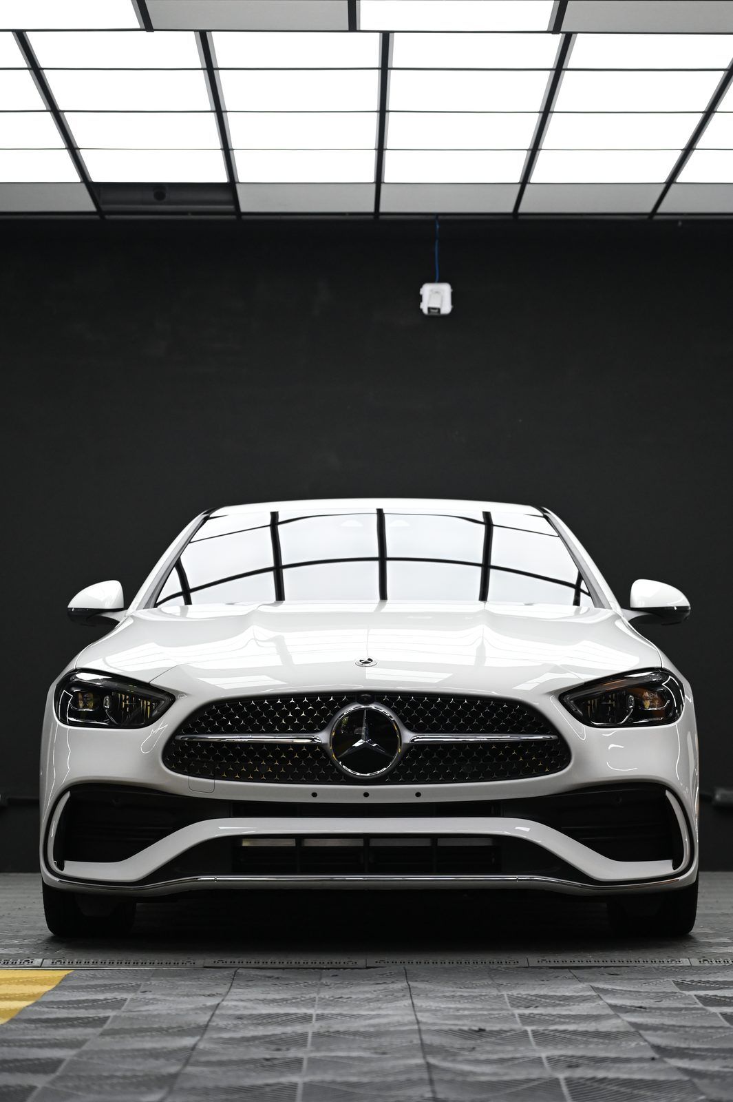 Mercedes-Benz C200 漆面鍍膜完工與細節實拍 第 6 張（共 7 張）——捷匠淡水旗艦店施工實錄