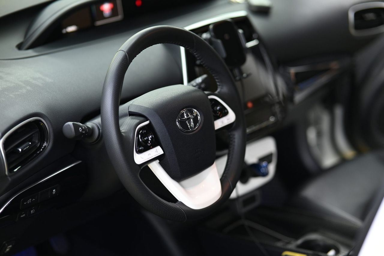 Toyota Prius 漆面鍍膜與內裝美容完工與細節實拍 第 4 張（共 7 張）——捷匠淡水旗艦店施工實錄