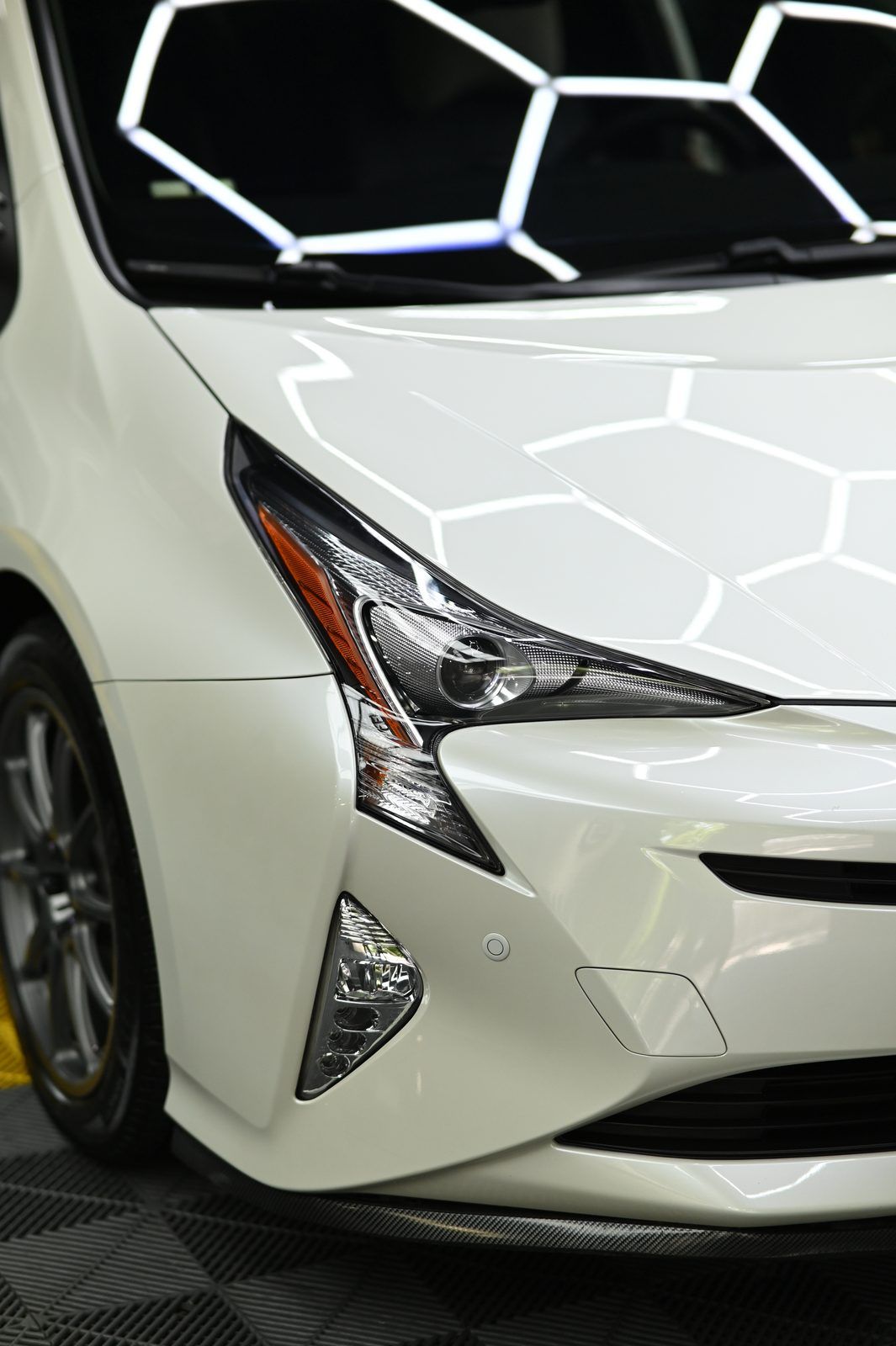 Toyota Prius 漆面鍍膜與內裝美容完工與細節實拍 第 5 張（共 7 張）——捷匠淡水旗艦店施工實錄