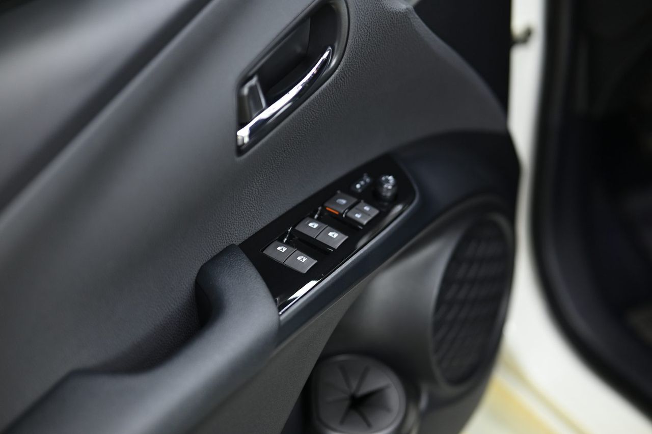 Toyota Prius 漆面鍍膜與內裝美容完工與細節實拍 第 6 張（共 7 張）——捷匠淡水旗艦店施工實錄