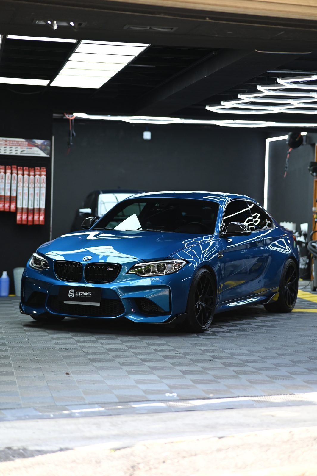 BMW M2 漆面鍍膜完工與細節實拍 第 2 張（共 7 張）——捷匠淡水旗艦店施工實錄