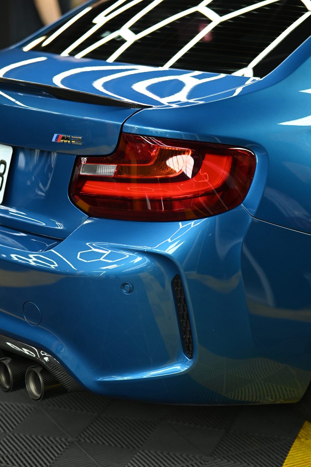 BMW M2 漆面鍍膜完工與細節實拍 第 3 張（共 7 張）——捷匠淡水旗艦店施工實錄
