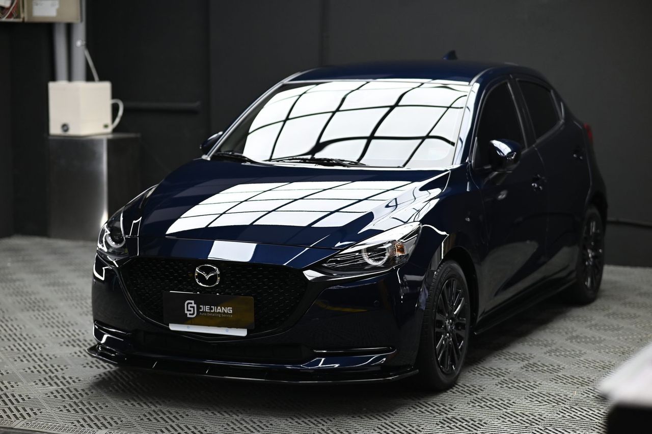 Mazda2 漆面鍍膜完工與細節實拍 第 1 張（共 7 張）——捷匠淡水旗艦店施工實錄